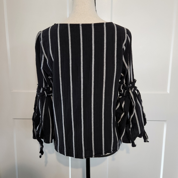 🍉 Lucky Brand Top Black White Medium - Picture 3 of 4